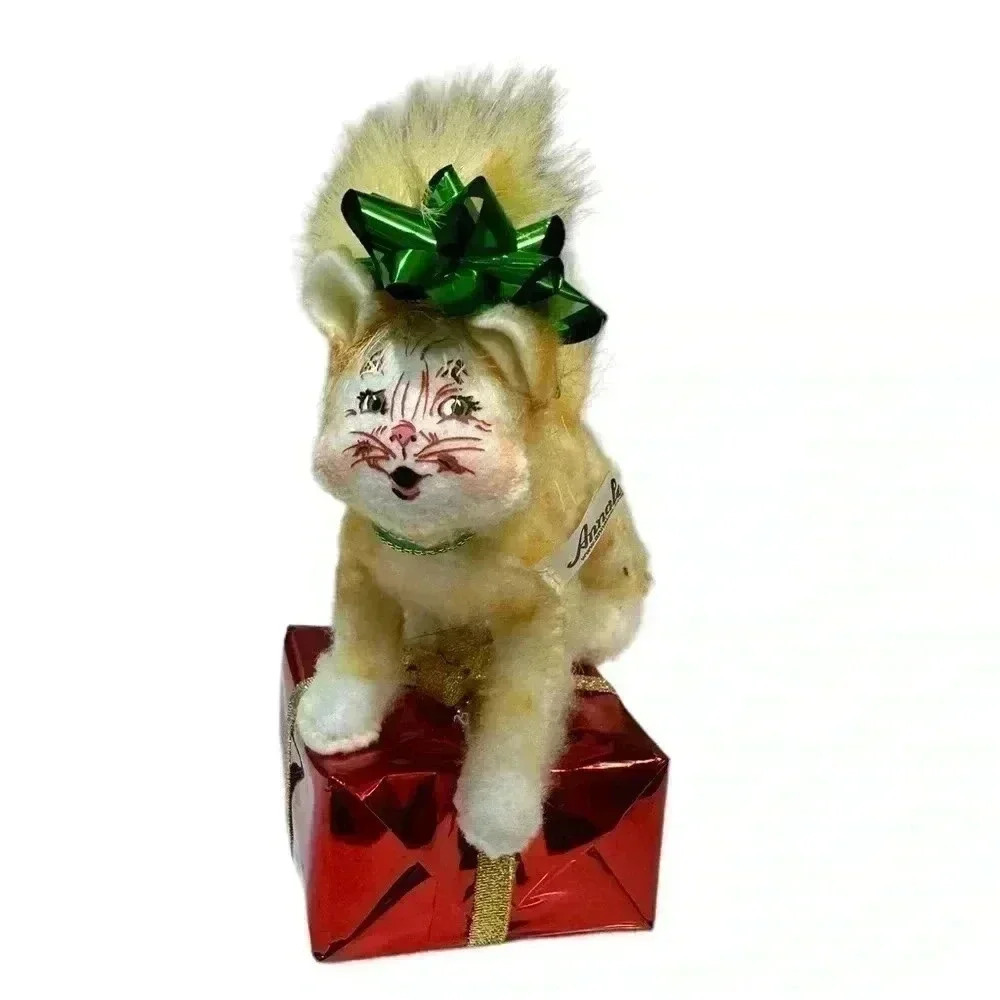 Annalee Fluffy cat on Red Christmas Present 2010
